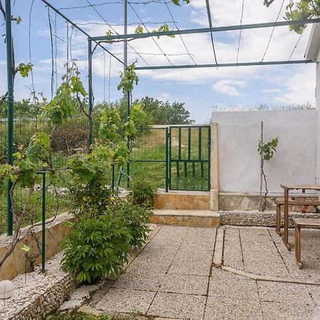 דירות Kaštela Lovely Bungalow With Parking,Garden And Bbq מראה חיצוני תמונה