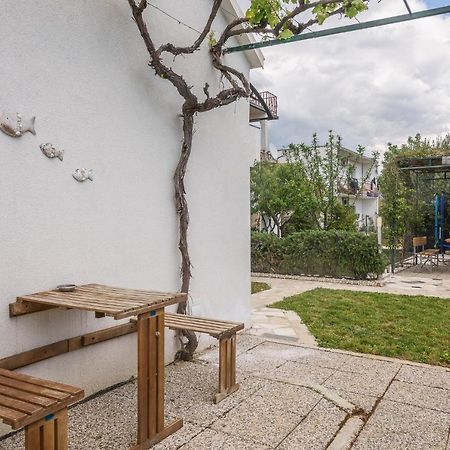 דירות Kaštela Lovely Bungalow With Parking,Garden And Bbq מראה חיצוני תמונה